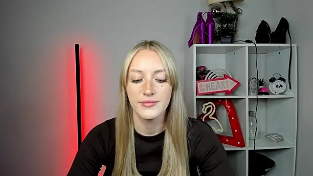 EvelynBlond online show from May 20, 12:44 pm