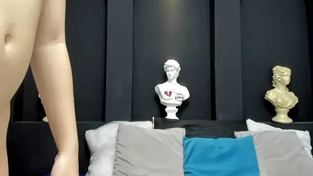 emilyrousee01 online show from April 2, 7:00 pm