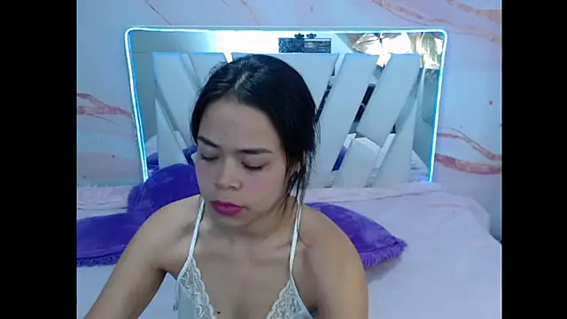 Snapshot of BlueLove19 chatting on December 5, 8:27 pm BlueLove19 online show from December 5, 8:27 pm