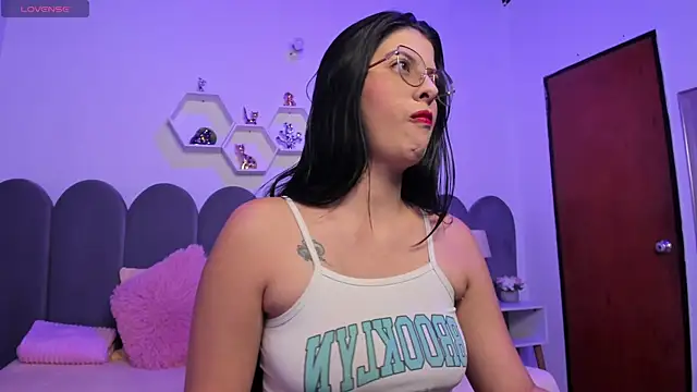 lunagomez24 online show from January 10, 2:24 am