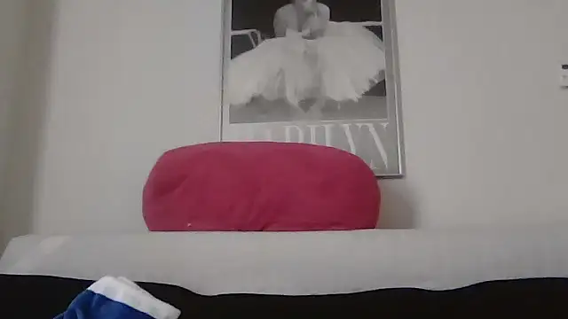 cryptokimgirl online show from March 1, 4:20 pm