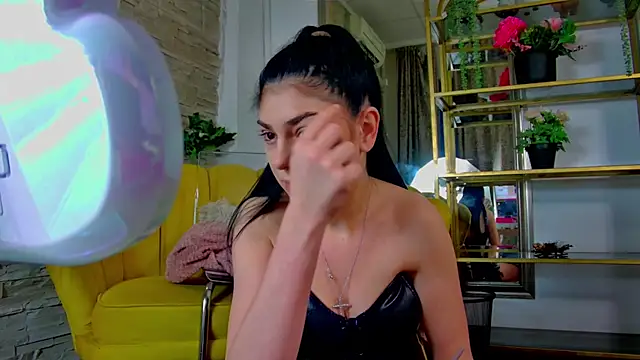 SerennaNoir online show from January 18, 5:33 am