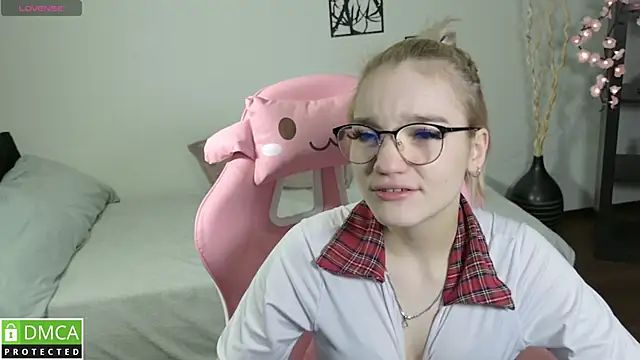 Megan Lora online show from January 15, 12:59 am