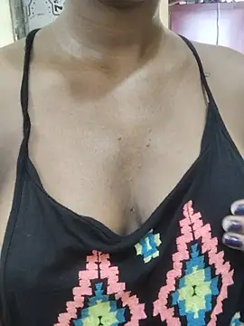Snapshot of Simran_0011 chatting on May 30, 6:10 am Simran 0011 online show from May 30, 6:10 am