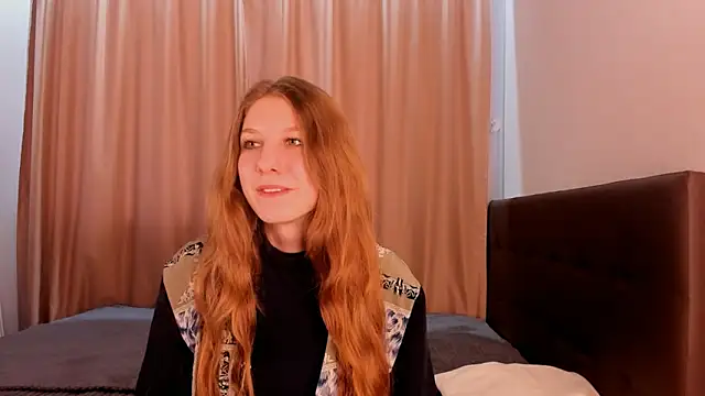 Snapshot of HazeLuneth chatting on February 16, 7:37 am HazeLuneth online show from February 16, 7:37 am