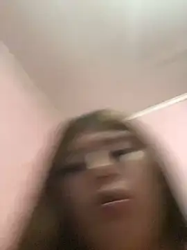 Snapshot of milaaagracee chatting on December 14, 2:28 am milaaagracee online show from December 14, 2:28 am