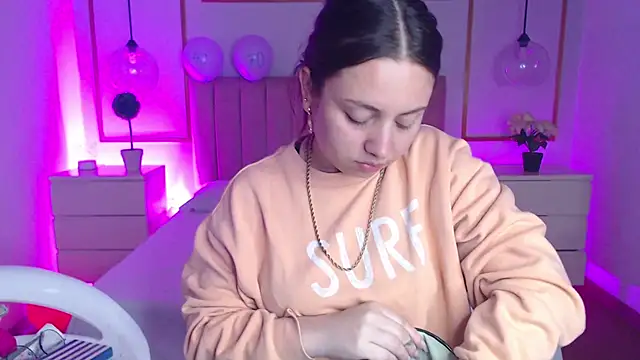 Snapshot of Alice_Sinclair_ chatting on November 25, 12:27 pm Alice Sinclair online show from November 25, 12:27 pm