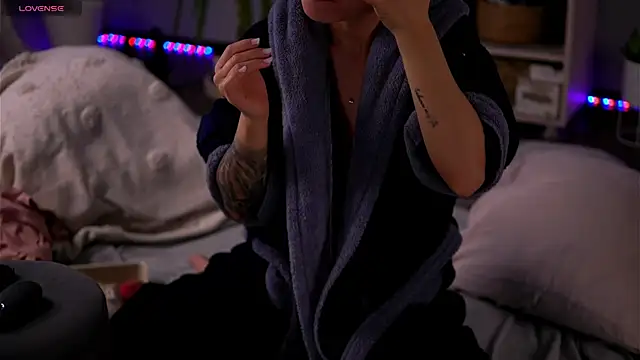 PureEllieX online show from April 12, 4:17 am