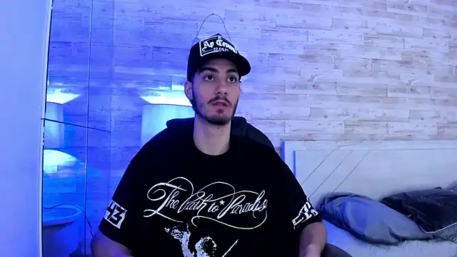 Snapshot of Emir_Ozan_ chatting on January 6, 11:36 am Emir Ozan online show from January 6, 11:36 am