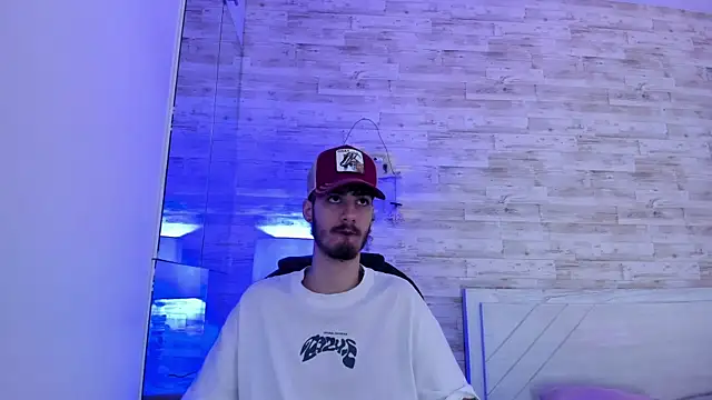 Snapshot of Emir_Ozan_ chatting on January 10, 11:34 am Emir Ozan online show from January 10, 11:34 am