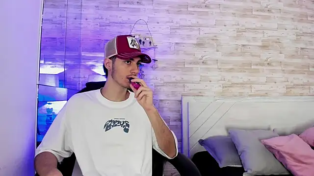 Snapshot of Emir_Ozan_ chatting on January 14, 11:38 am Emir Ozan online show from January 14, 11:38 am