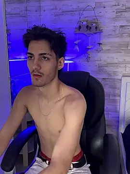 Snapshot of Emir_Ozan_ chatting on January 15, 11:37 am Emir Ozan online show from January 15, 11:37 am