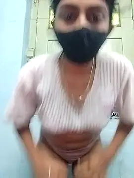 Snapshot of Miss_tinaaa chatting on December 19, 10:33 am Miss tinaaa online show from December 19, 10:33 am