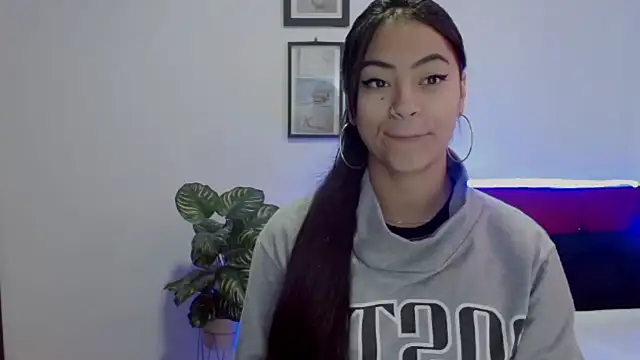 Juliana  lx online show from April 15, 2:02 pm