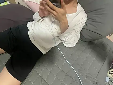   kim online show from May 10, 10:42 am