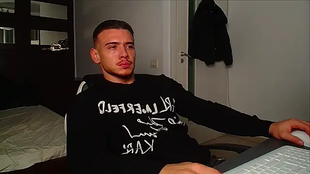 ElijahThorne online show from November 29, 5:32 am