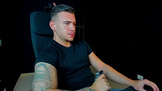 ElijahThorne online show from April 3, 6:44 am