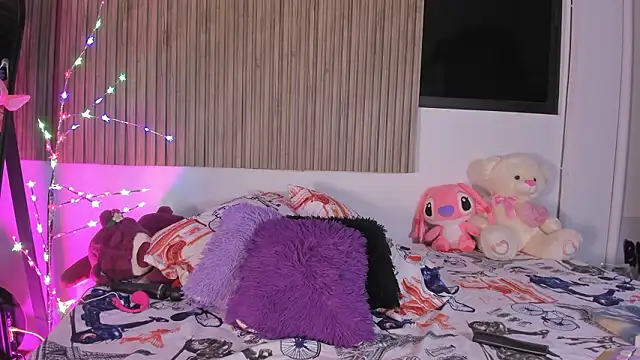 Hayley-Fox online show from February 4, 1:11 am