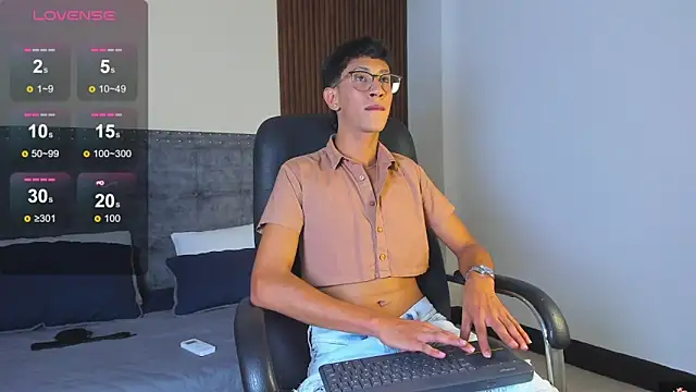 alan bless18 online show from November 22, 8:41 pm