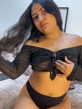 Snapshot of Madisonlaraa chatting on November 22, 5:45 pm Madisonlaraa online show from November 22, 5:45 pm