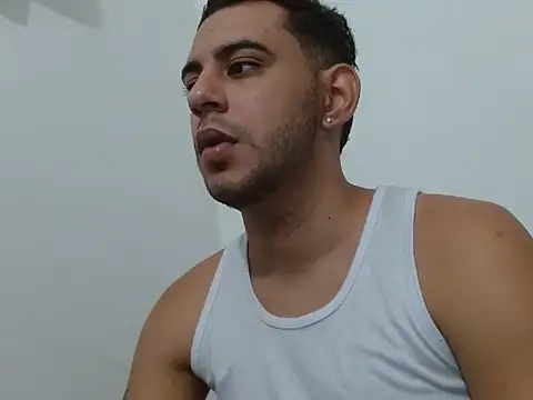 Snapshot of pinky_7 chatting on November 21, 3:44 pm pinky 7 online show from November 21, 3:44 pm