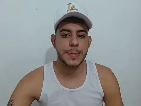 Snapshot of pinky_7 chatting on November 22, 3:44 pm pinky 7 online show from November 22, 3:44 pm