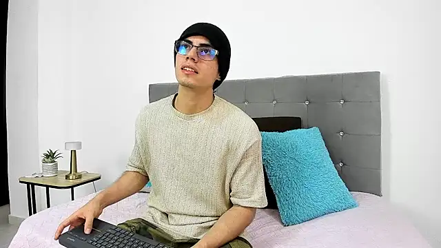 eren jeager online show from January 7, 8:11 pm