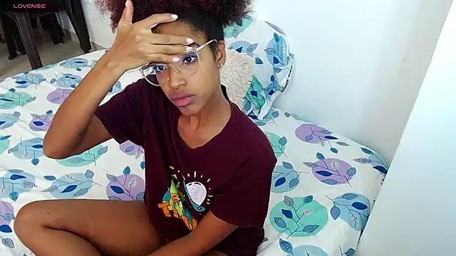 Snapshot of pleasing_charlotte chatting on December 3, 8:18 pm pleasing charlotte online show from December 3, 8:18 pm