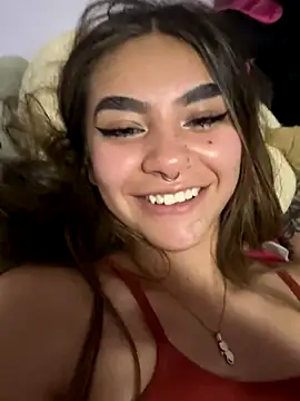 Snapshot of Yunaraa chatting on November 26, 3:29 am Yunaraa online show from November 26, 3:29 am