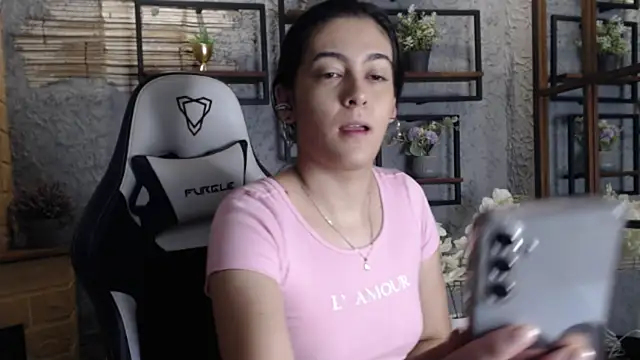 Snapshot of Teasybabe chatting on December 3, 12:14 pm Teasybabe online show from December 3, 12:14 pm