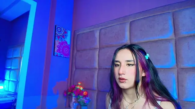 CharlotteStuart online show from February 27, 4:01 am