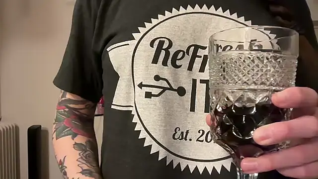 MissGoldenCartier online show from January 10, 5:31 am