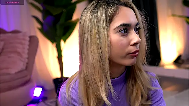 AishleyBee online show from January 5, 5:27 pm