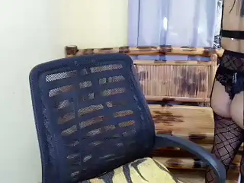 lovelyxmorena online show from April 14, 11:33 pm