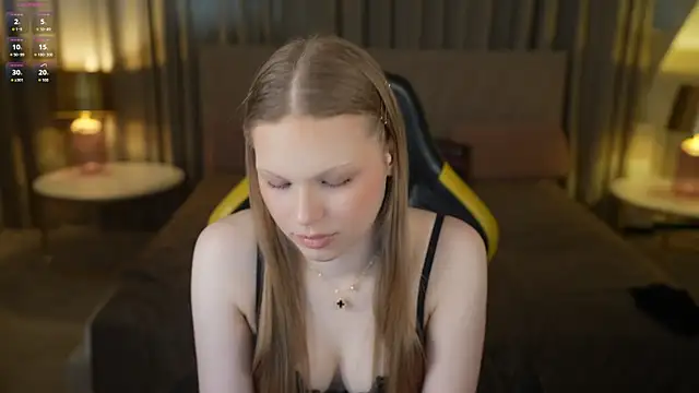 Charlotte Dreams online show from April 24, 4:31 pm