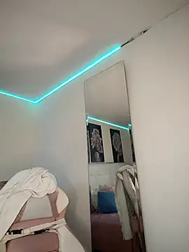 SamathaMay online show from April 11, 1:15 pm