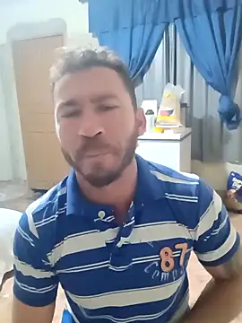 Snapshot of RobertoLuiz84 chatting on May 2, 7:02 am RobertoLuiz84 online show from May 2, 7:02 am