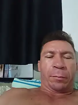 Snapshot of RobertoLuiz84 chatting on June 4, 11:11 pm RobertoLuiz84 online show from June 4, 11:11 pm