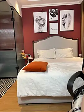 Queen-of-Love online show from November 27, 6:26 am