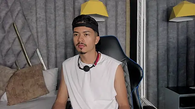 NicolaiKarav online show from December 2, 11:15 am