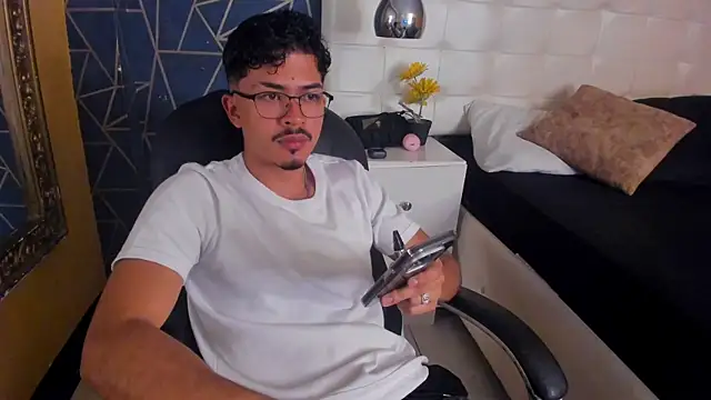 NicolaiKarav online show from March 26, 7:08 pm