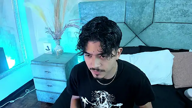 Snapshot of NicolaiKarav chatting on June 8, 12:58 am NicolaiKarav online show from June 8, 12:58 am