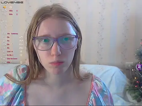 LustfulSarah online show from March 7, 4:04 pm