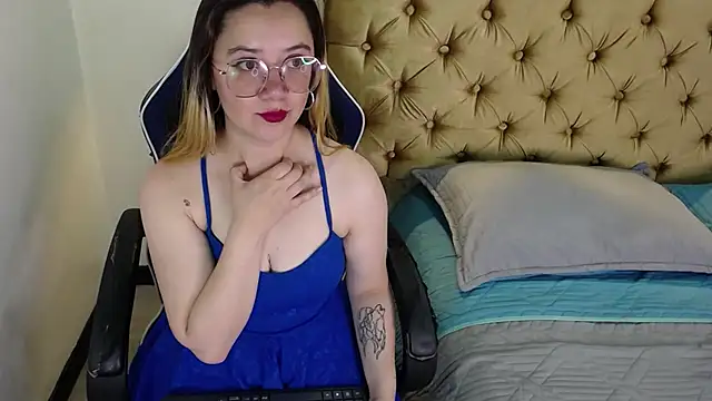 Alaiia    online show from December 16, 12:32 pm