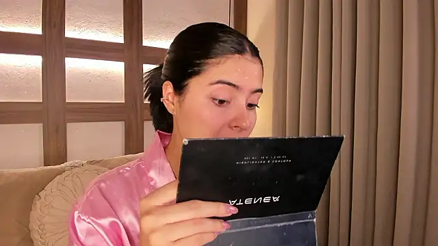 SarhaVega online show from March 21, 1:05 pm