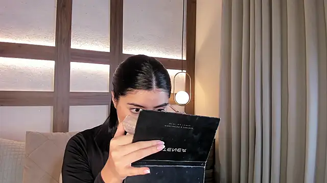 SarhaVega online show from March 30, 1:12 pm