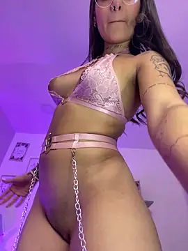 LauraRaider online show from February 26, 8:19 pm