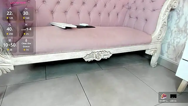 Snapshot of Mysterius_Woman chatting on February 5, 1:05 pm Mysterius Woman online show from February 5, 1:05 pm