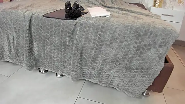 Snapshot of Mysterius_Woman chatting on February 12, 1:06 pm Mysterius Woman online show from February 12, 1:06 pm