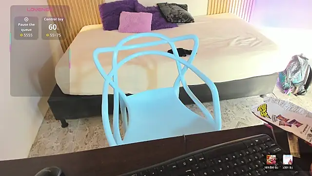 Snapshot of Izelevans chatting on February 5, 12:32 pm Izelevans online show from February 5, 12:32 pm